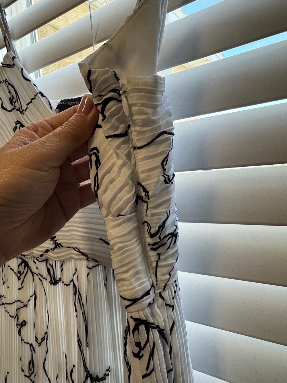 Banana Republic White and Black Floral Midi Dress - Picture 6 of 8